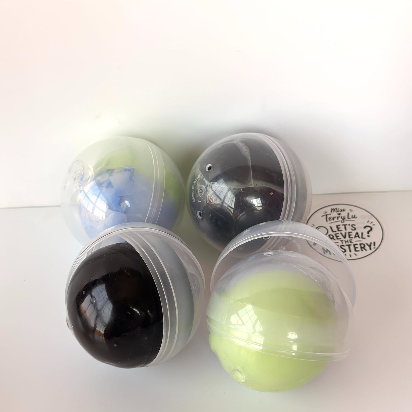 Cracking Wax Ball Squshie - Random Color